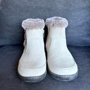 Khombu Boots cream size 10 Like New